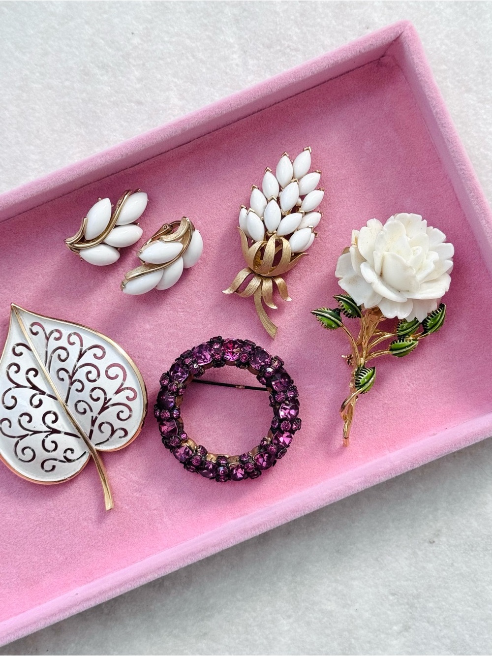 Vintage Crown Trifari Floral Brooch and Clip-On Earrings Set *RARE* - Picture 7 of 12